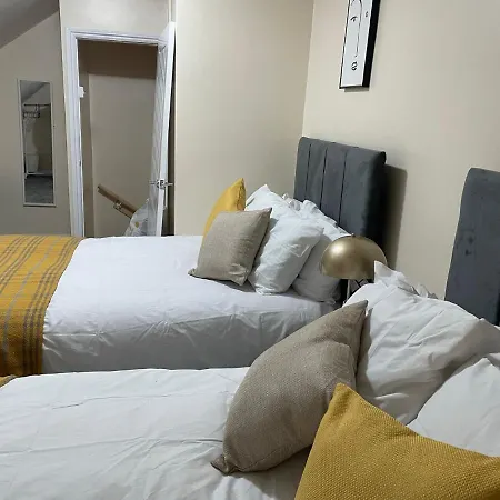Apartman St House - Sleeps 8! Leeds