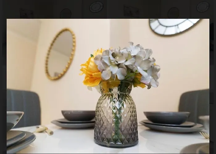 St House - Sleeps 8! * Leeds (West Yorkshire)