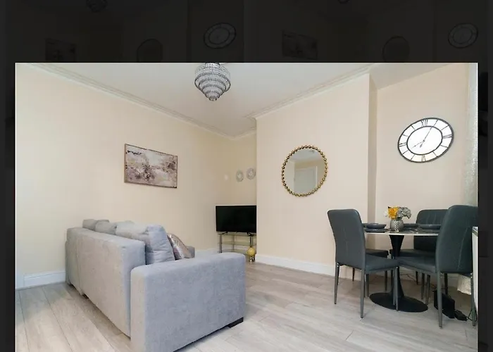 St House - Sleeps 8! * Leeds (West Yorkshire)