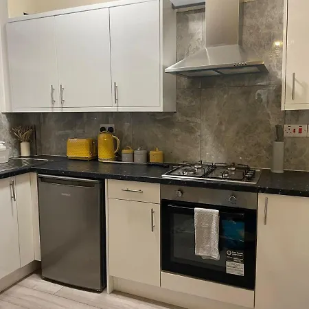 St House - Sleeps 8! לידס