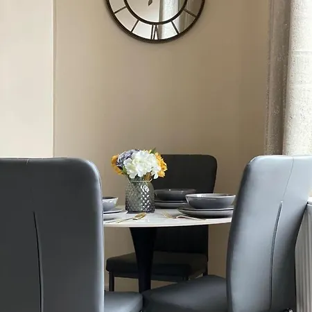 דירה St House - Sleeps 8! לידס